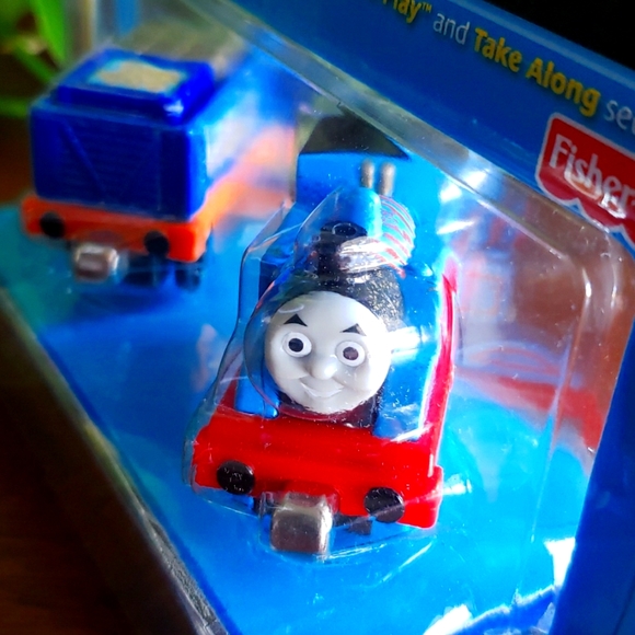 New Thomas Friends Take-N-Play  atke along Train & caboose filled w treasure - Picture 1 of 6
